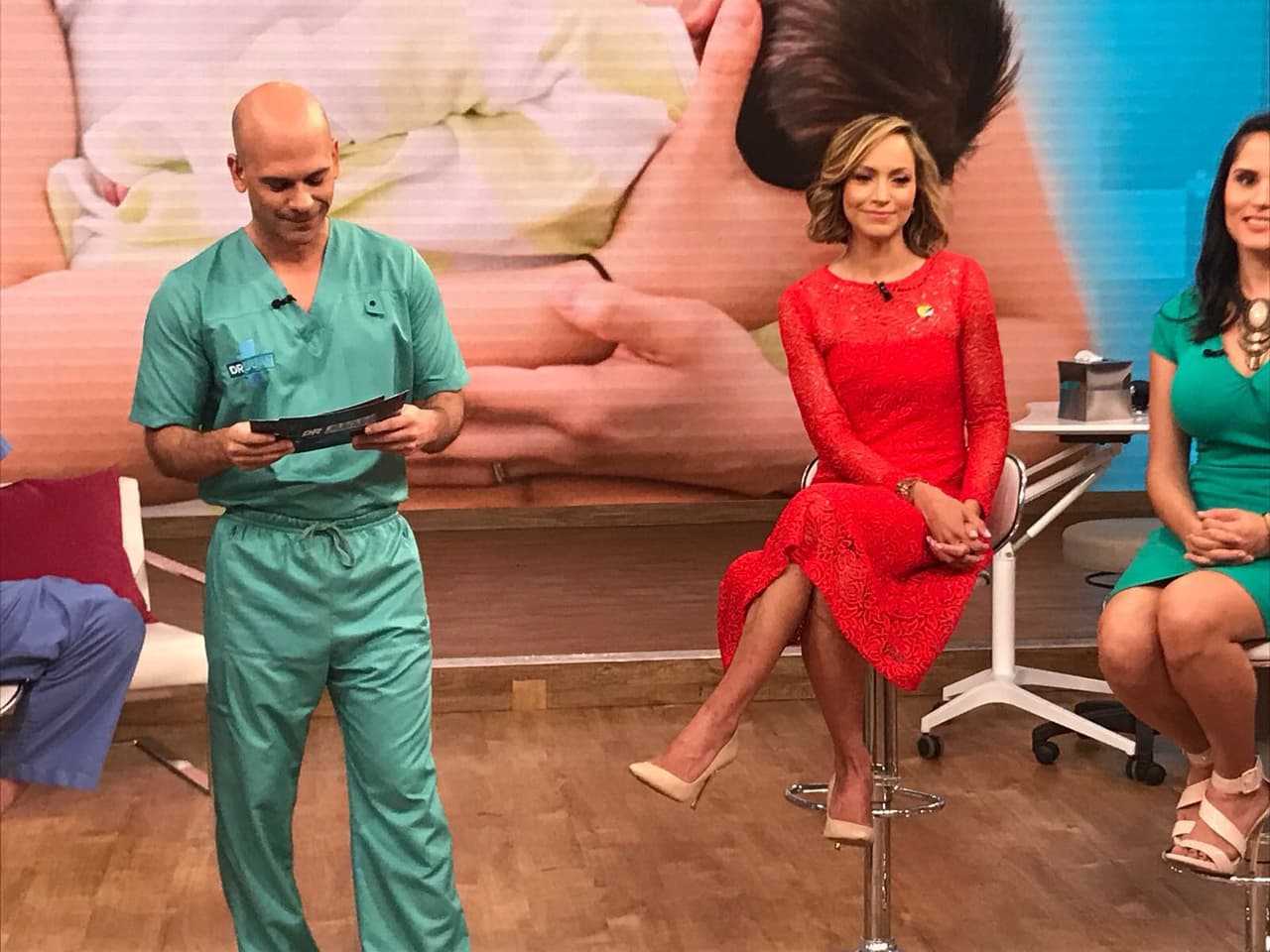 El Dr. Juan agradeció la participación de Satcha, al poder compartir esa etapa que vivió como madre.