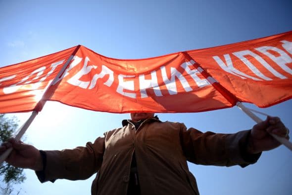 Pero así como hubo apoyo a Putin, otros mostraban las leyendas "Paz, Trabajo, Mayo".