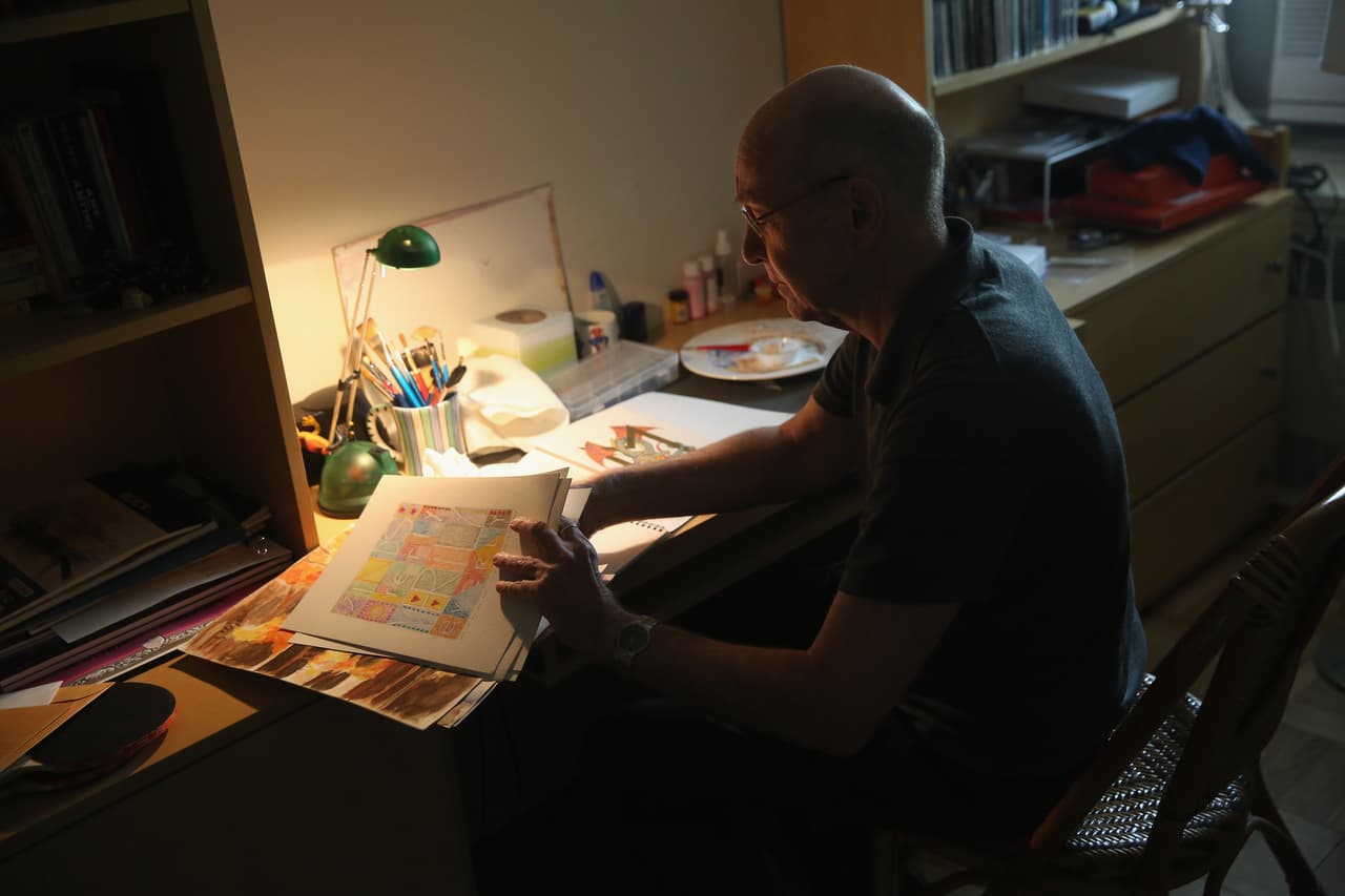 Nacido en Alejandría, Egipto, y criado en Sao Paulo, Brasil, Cohen llegó a Estados Unidos en 1974 para estudiar en la Universidad de Michigan.