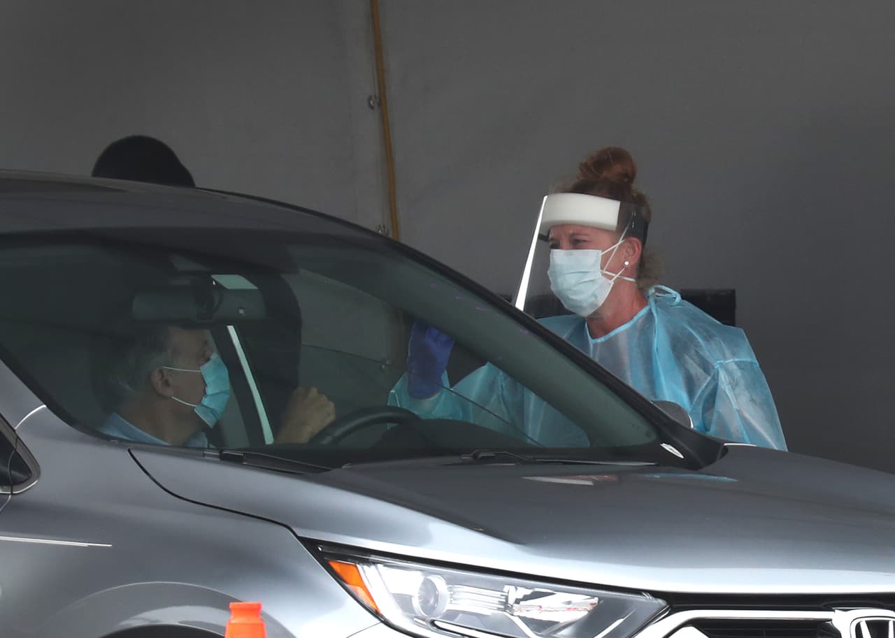 <b>Hard Rock Stadium Rapid Testing:</b> en 347 Don Shula Dr, Miami Gardens, FL 33056. 
<a href="https://curative.com/search#9/25.8943/-80.3193" target="_blank">Puede solicitar la cita aquí. </a>