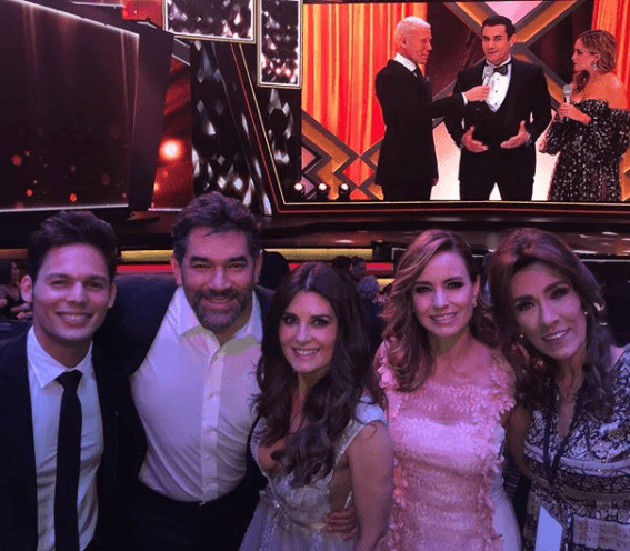 Mayrín Villanueva celebró en compañía de sus seres queridos.