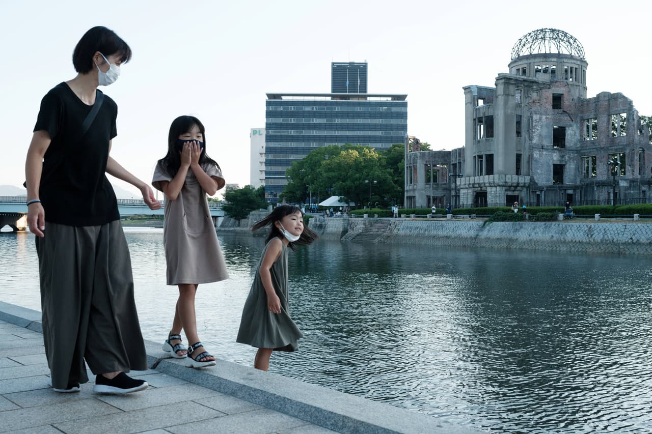 Un grupo de niños en la conmemoración del ataque el 6 de agosto de 2021, 76 años despúes.