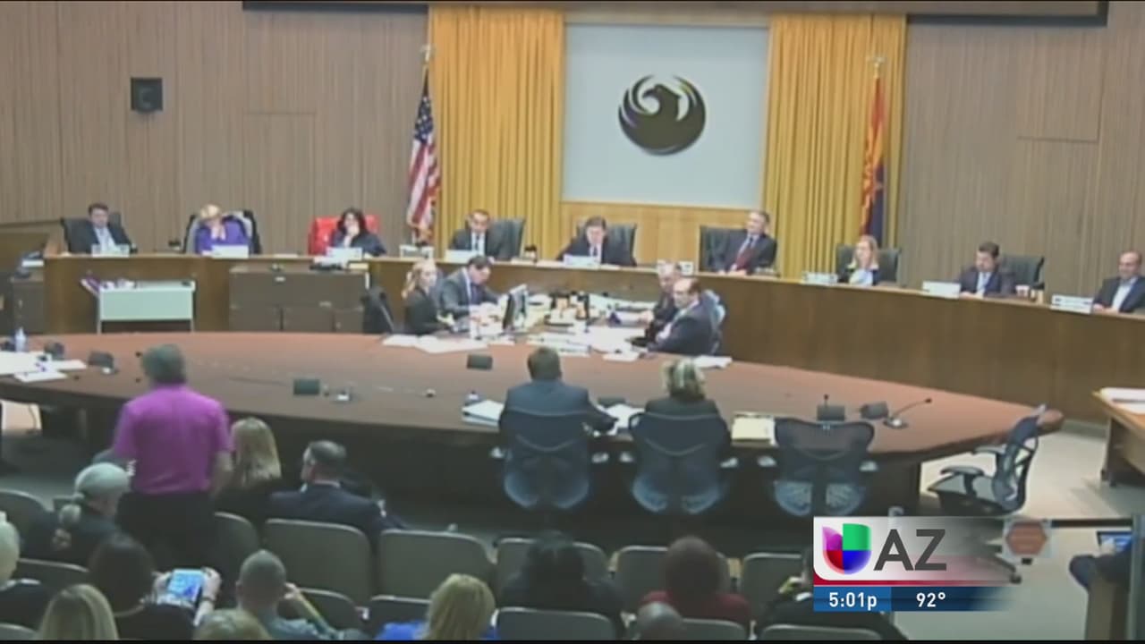 Concejo de Phoenix votó en contra de usar a la policía para labores de inmigración