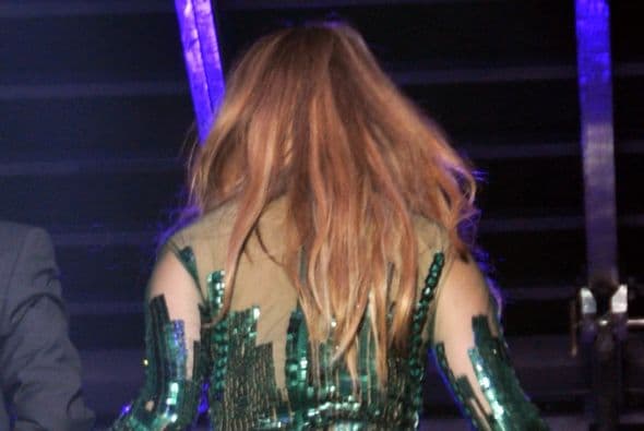 'La diva del Bronx' dejó ver durante un concierto que sus piernas ya no son más la locura de los caballeros.