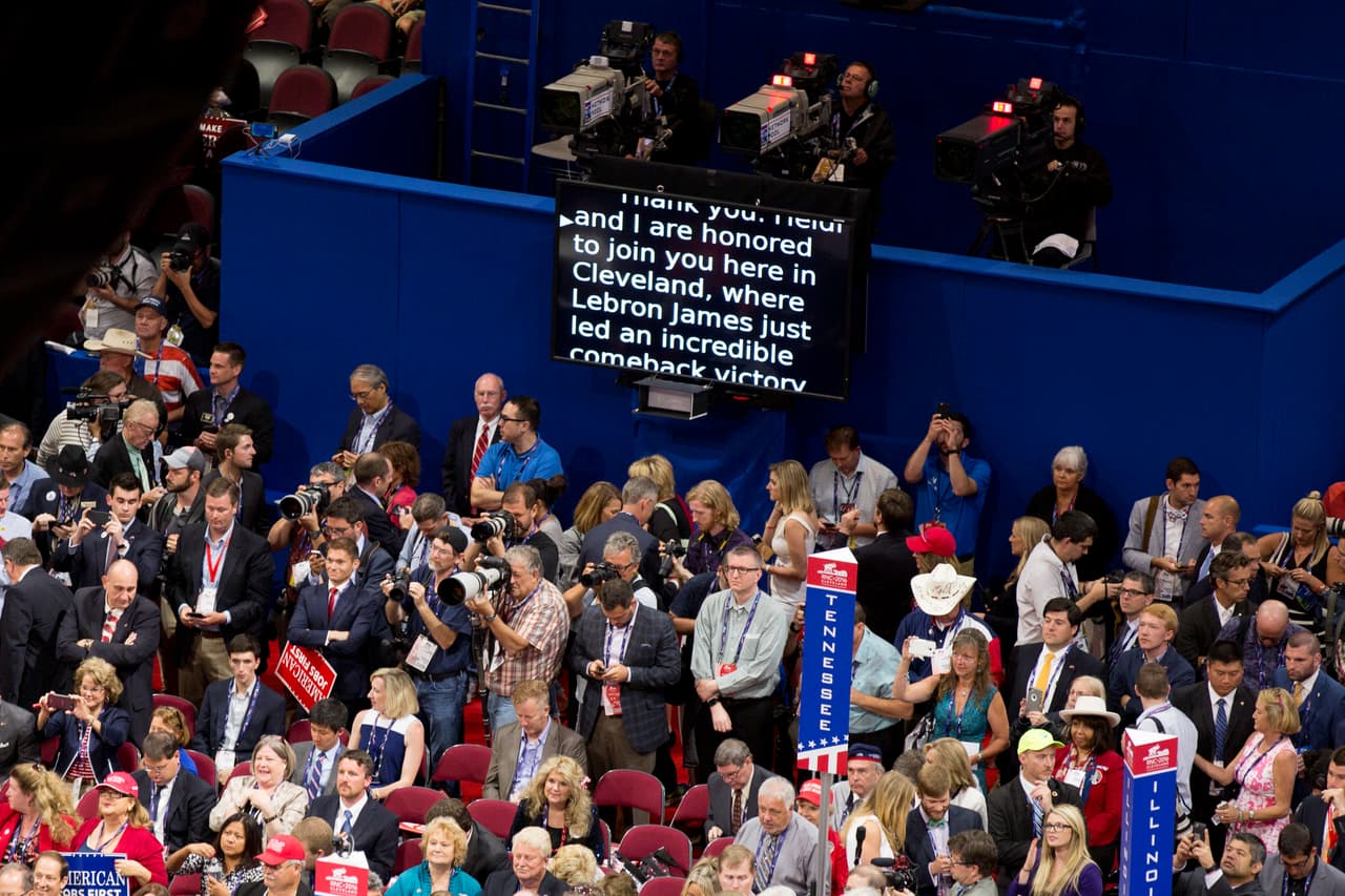 MIERCOLES 20 DE JULIO. 9:33 PM. Las palabras de Cruz en el teleprompter, tal como con cada uno de los invitados a intervenir en la convención. El discurso siempre esta escrito en esta pantalla, justo al frente del orador.