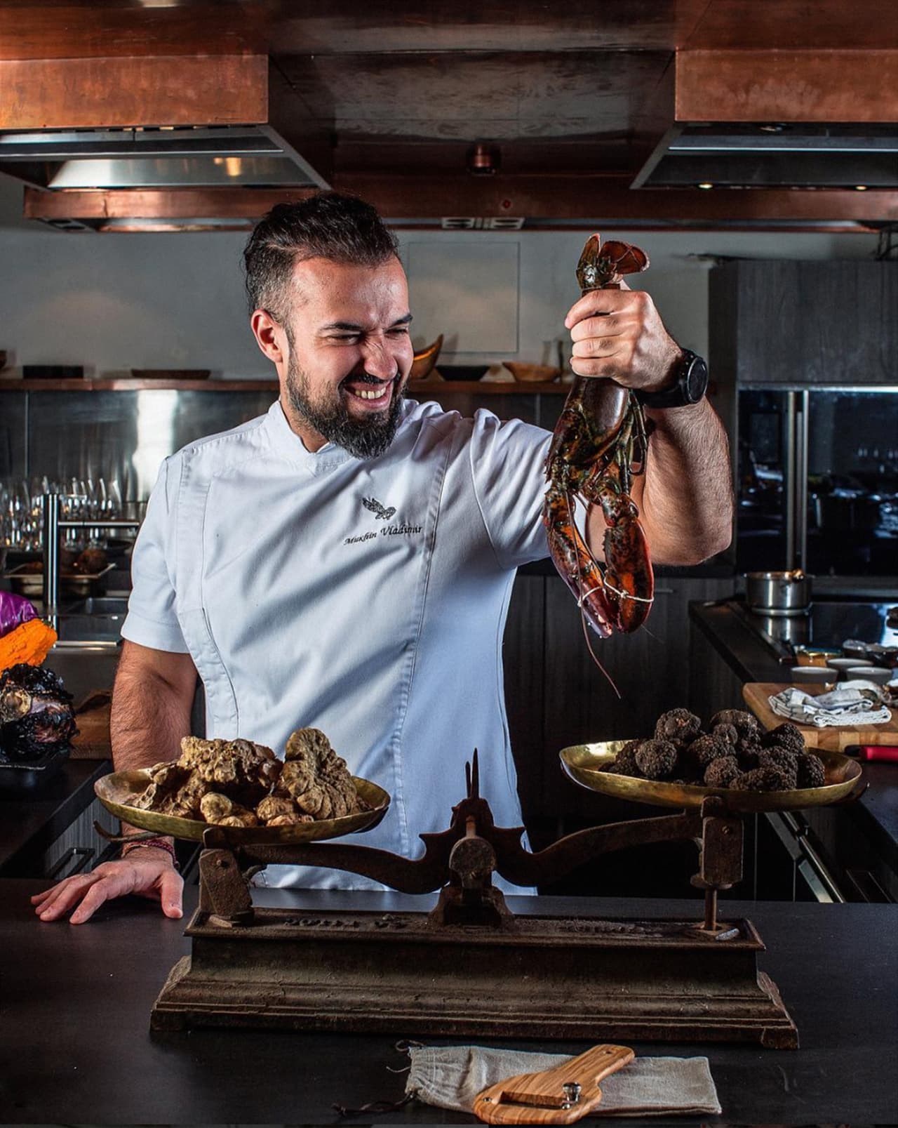 <b>Número 15: White Rabbit. </b>Moscú, Rusia. Estilo de comida: Rusa moderna. Su chef, Vladimir Mukhin, está a la vanguardia de una nueva ola de jóvenes talentos culinarios rusos. Ofrecen platillos que mezclan productos tradicionales con 
<a href="https://www.instagram.com/p/BpkBCdVgndZ/?utm_source=ig_web_copy_link">ingredientes de lujo para crear platos innovadores. </a>