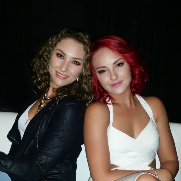 Se parecen mucho y además de ser familia son grandes amigas, siempre se apoyan en su trabajo.