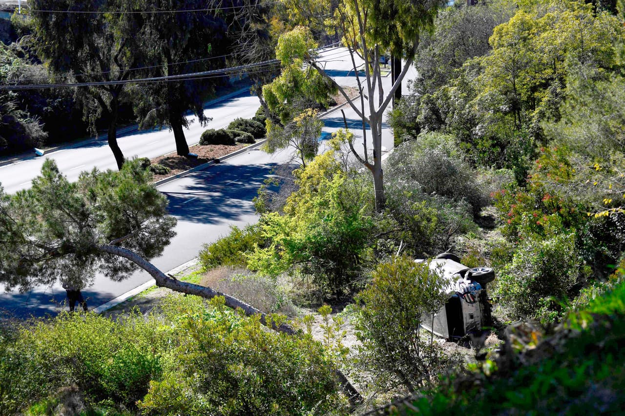 Toda la parte delantera del auto quedó destruida.