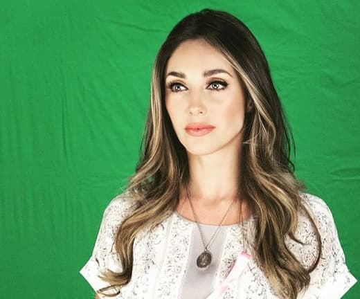 Anahí se une a campaña contra el cáncer de mama