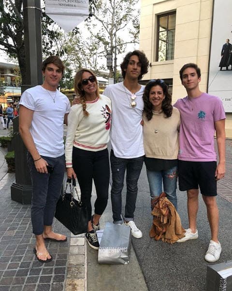 También pudo convivir con los amigos de su hijo y los padres de algunos de ellos.