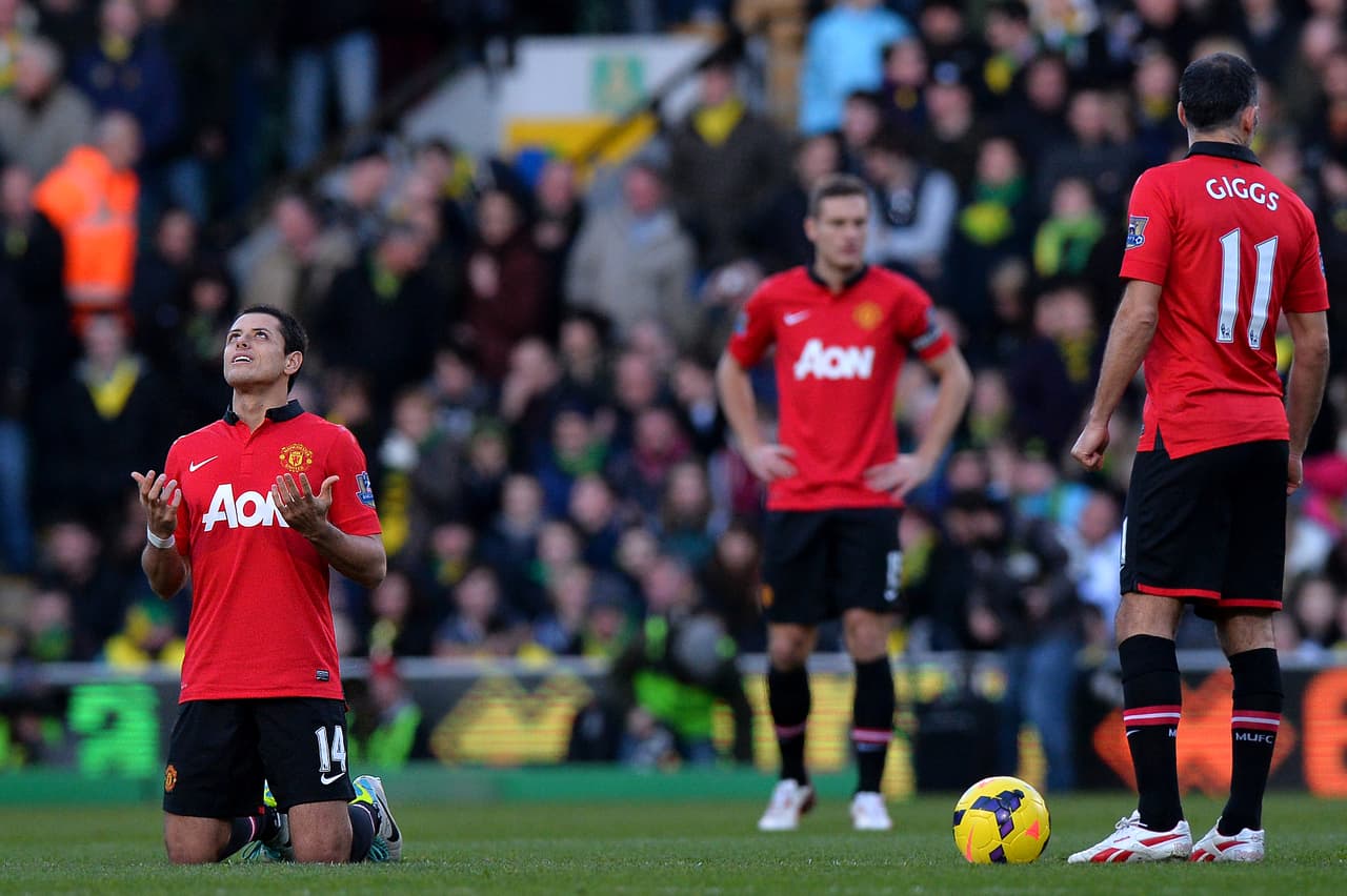 Con un estilo propio, 'Chicharito' se ganó pronto el corazón de los fanáticos y acaparó los elogios de la exigente prensa inglesa.
