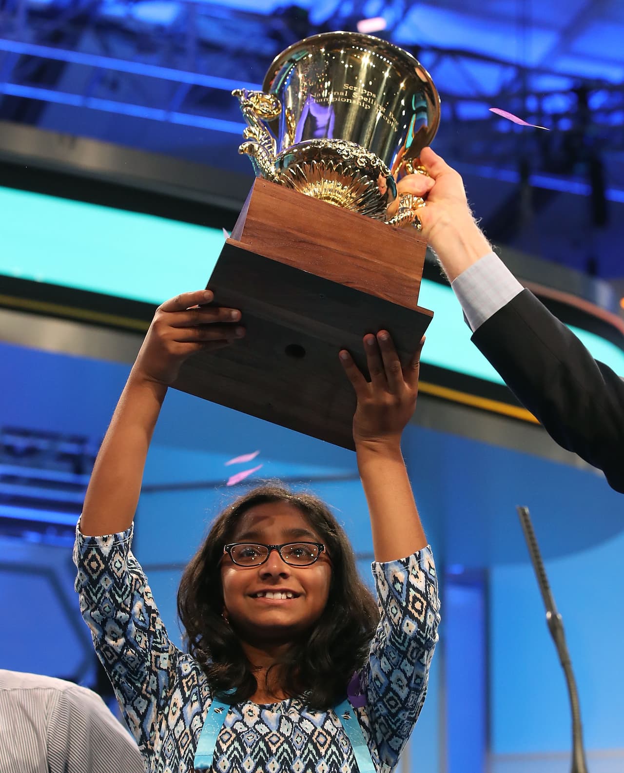 Ananya Vinay, de 12 años, ganó el concurso nacional de deletreo Scripps National Spelling Bee cuyas finales se llevaron a cabo este jueves en el Centro de Convenciones Gaylord Convention en Oxon Hill, en Maryland.