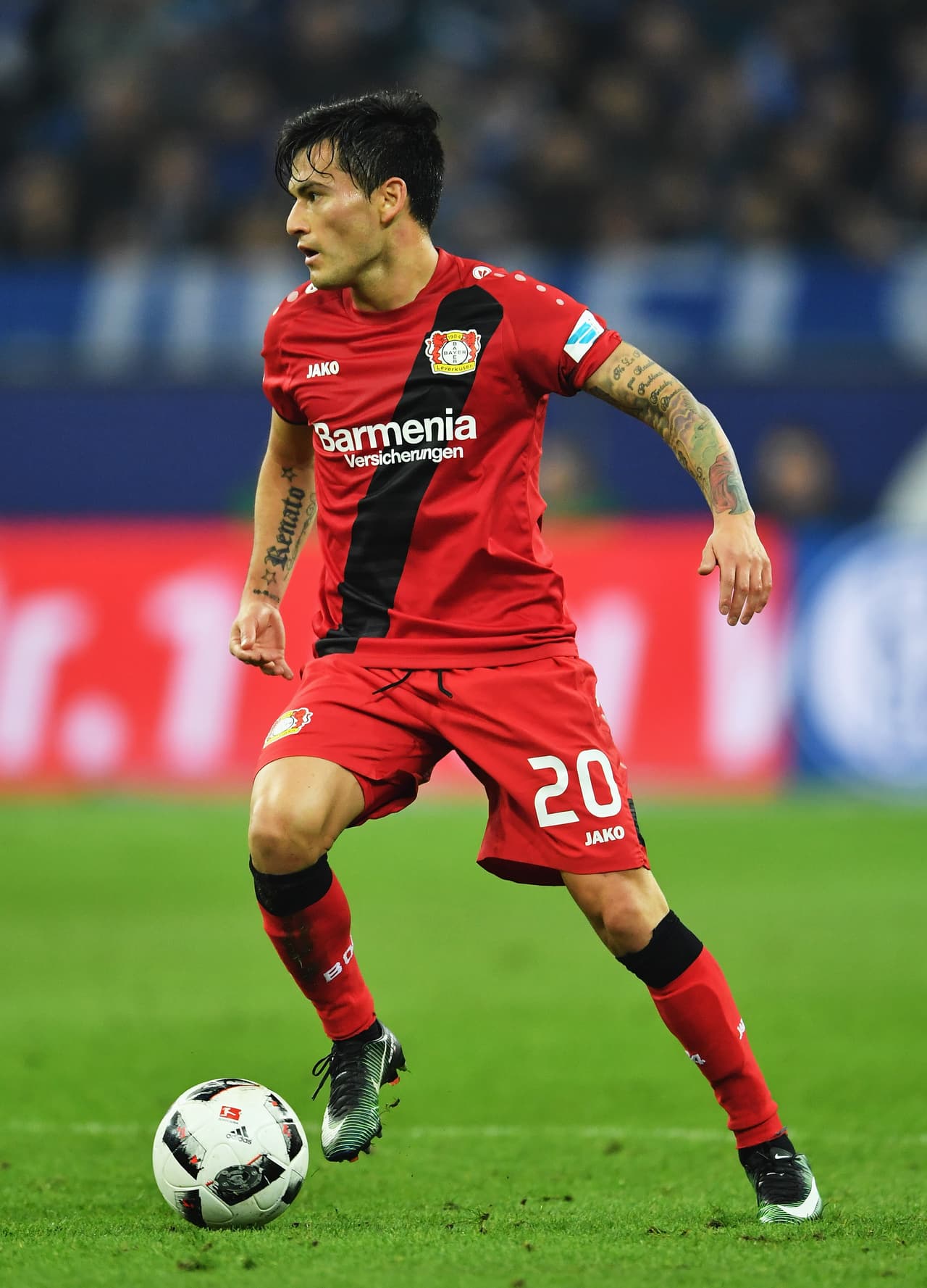 Charles Aránguiz 
<b>| Posición</b>: medio |
<b>Nacionalidad</b>: chileno |
<b> Equipos en Bundesliga</b>: Bayer Leverkusen