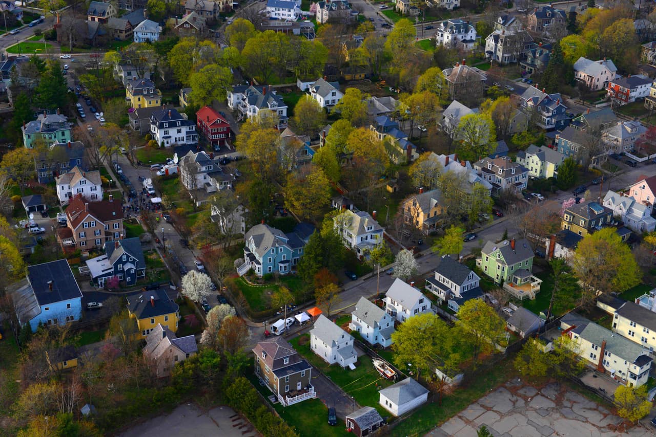 Por qué los hogares están perdiendo sus jardines en EEUU