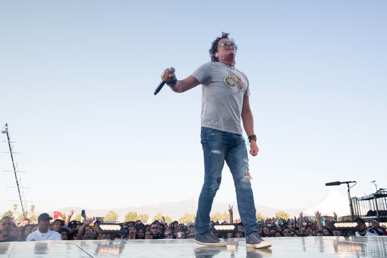 Carlos Vives 5’9’’ / 1,75 m aproximadamente.
<br>