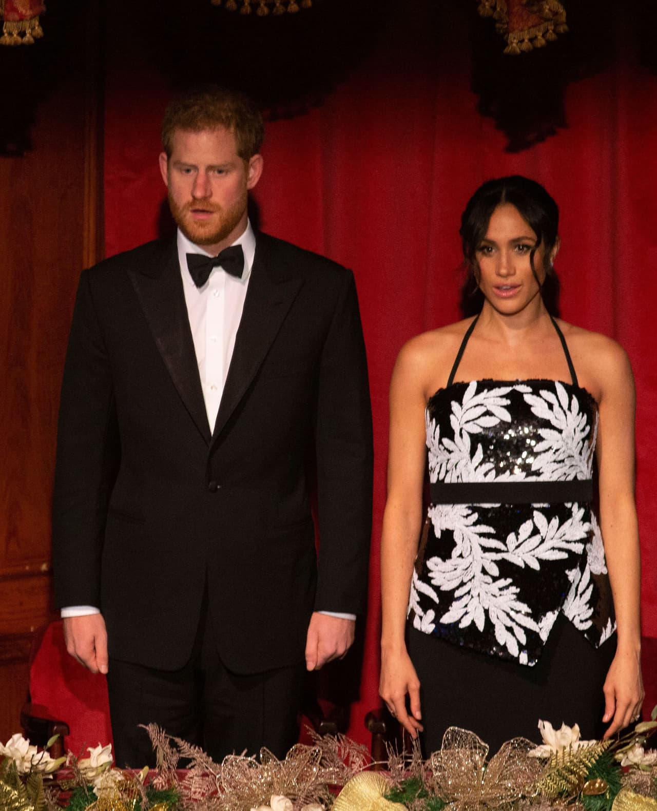 "Luego escuchamos que Harry anunció que estaba alejándose de la familia real, todas las conversaciones de crisis en Sandringham con la reina, Carlos y William. ¡
<b>Es una gran coincidencia</b>!", sentenció.
<br>