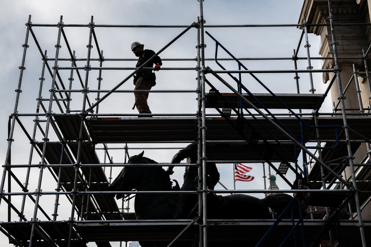 Sin embargo, algunas voces se han alzado contra el retiro de estas estatuas.