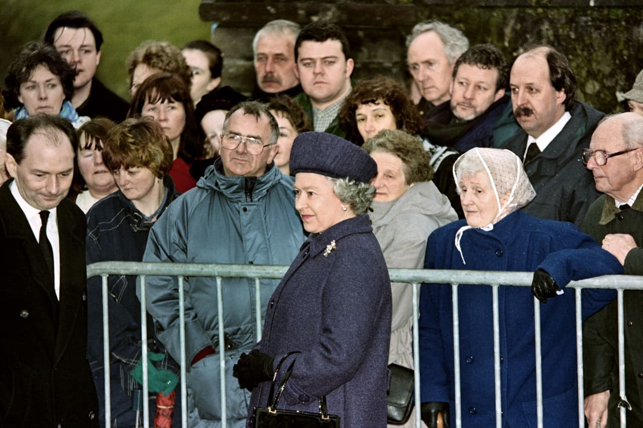 Estados Unidos, después de la tragedia de Columbine, pudo haber implementado leyes que de verdad evitaran que sus niños murieran en escuelas décadas y décadas después como lo hizo el gobierno de Reino Unido después de la tragedia ocurrida en 1996, en una escuela elemental. 
<br>