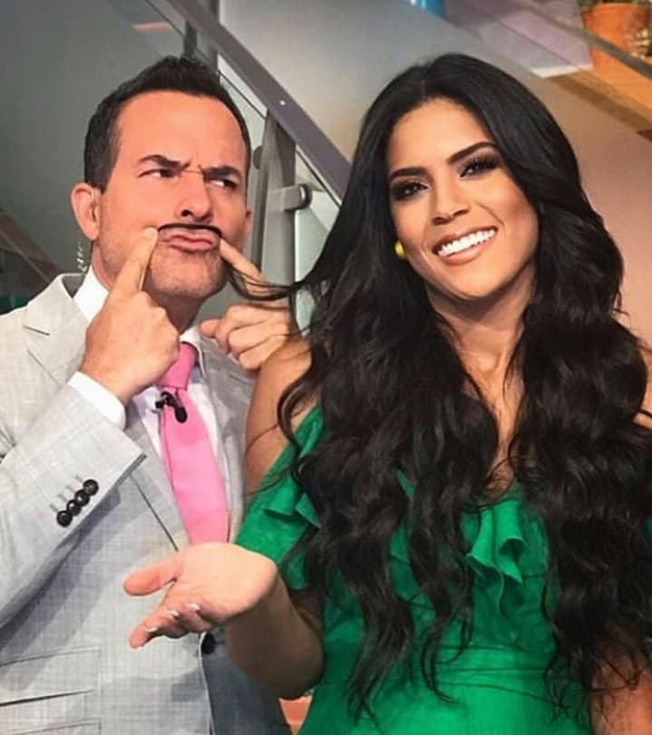 Pero esa no es la primera vez que Carlitos hace chistes que involucran al vello facial.