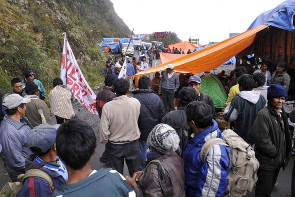 Sin embargo, tras la suspensión del reglamento los cocaleros sumaron más pedidos como el desarrollo de infraestructura vial para la zona y la renuncia de dos ministros, dos viceministros y un director del gobierno de Morales.