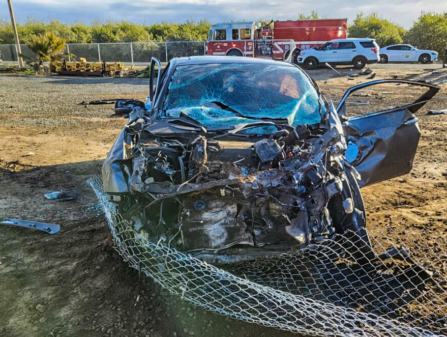 Una niña de 14 años muere en un choque en el Condado de Fresno, otra de 15 años está grave