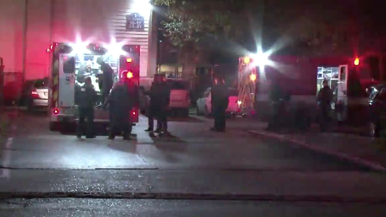 La víctima fue sorprendida por el sospechoso cuando abría el portón del complejo de apartamentos.