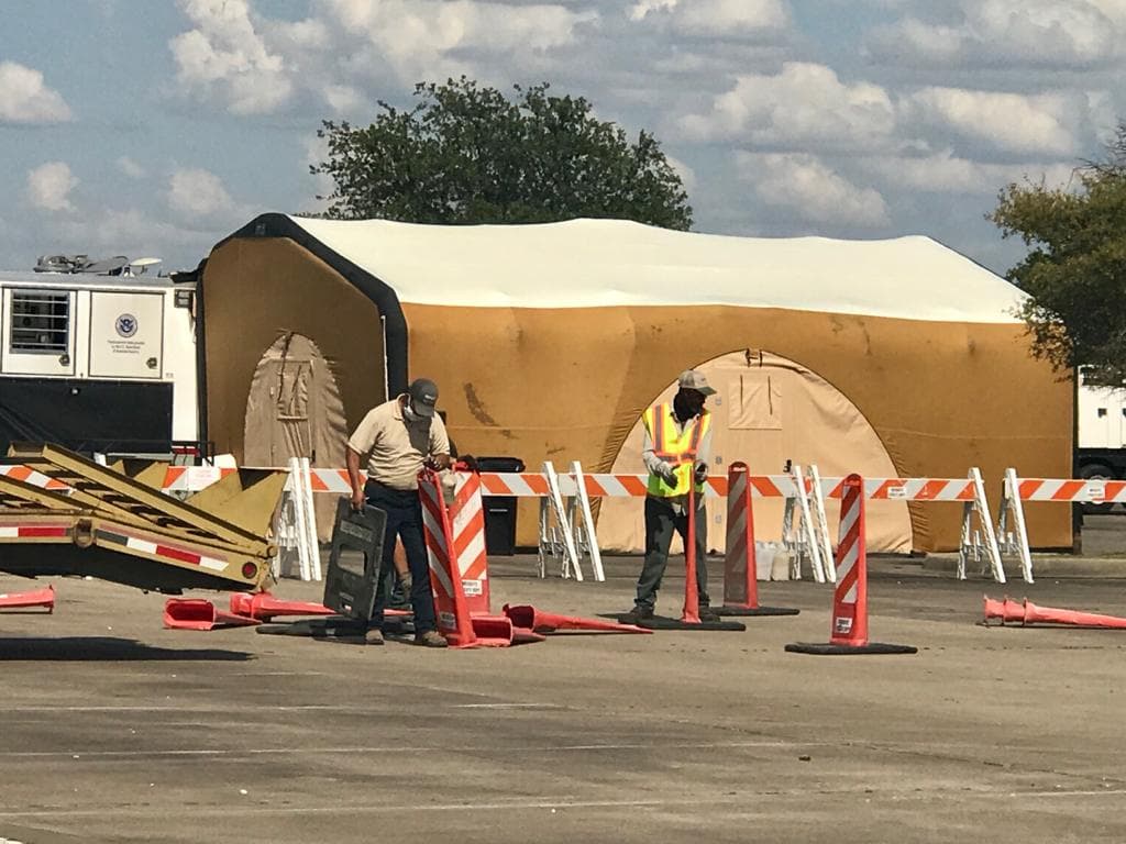 Laura se convirtió en huracán el martes por la mañana y se espera que toque tierra el miércoles por la noche o la madrugada del jueves sobre el sureste de Texas. 
<br>