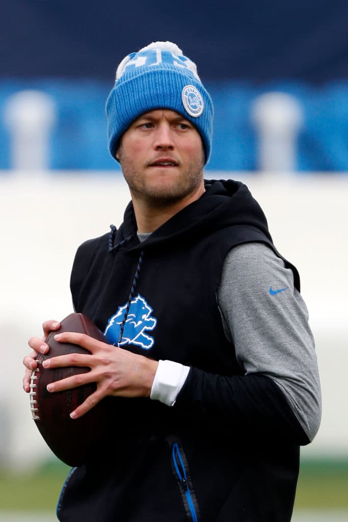 Él es un jugador con gran experiencia, firmó contrato para la NFL en 2009 tras destacar en el equipo de la Universidad de Georgia.