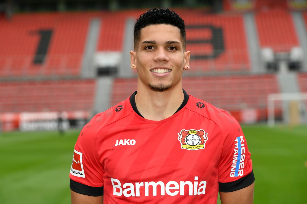 Uno más en el Bayer Leverkusen. El brasileño de 19 años puede jugar como extremo o enganche, su calidad y técnica lo sitúan como uno de los jugadores a seguir en el futbol alemán.