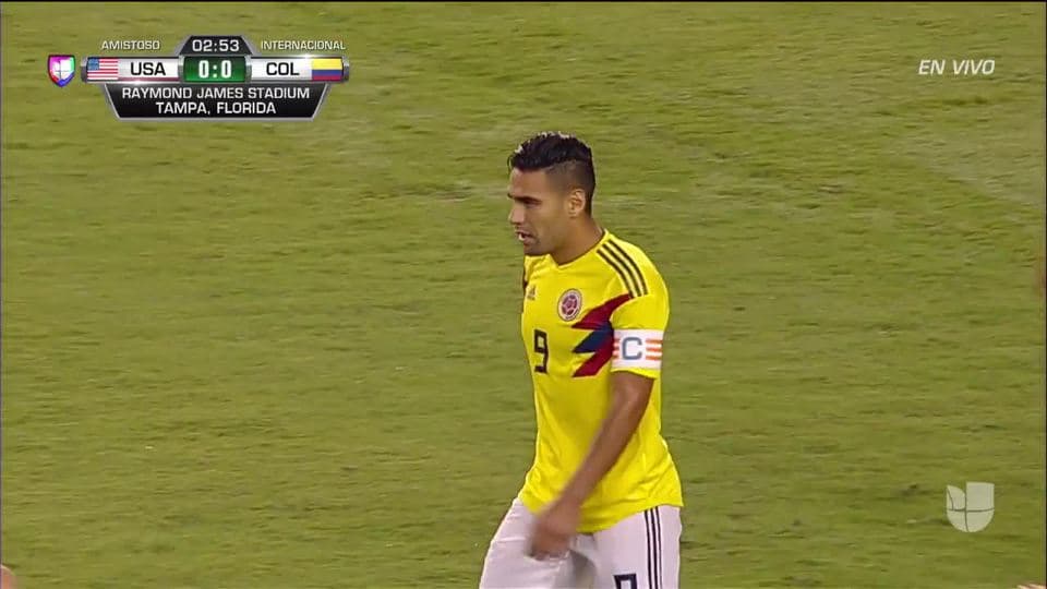 Tiro desviado de Radamel Falcao