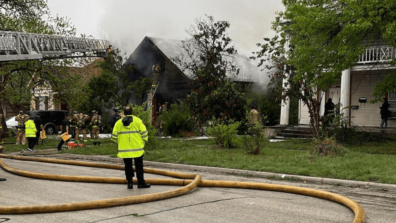 Un adulto mayor muere en un incendio causado por un calentador