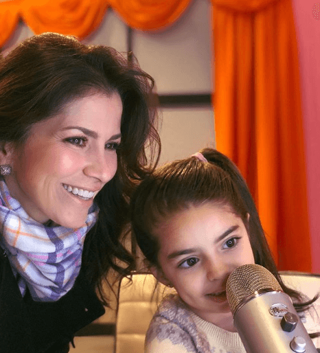 Su primer compromiso estuvo lleno de diversión, en especial para la pequeña Aitana, quien asistió junto a sus papás a la fiesta de cumpleaños no. 60 de Barbie.