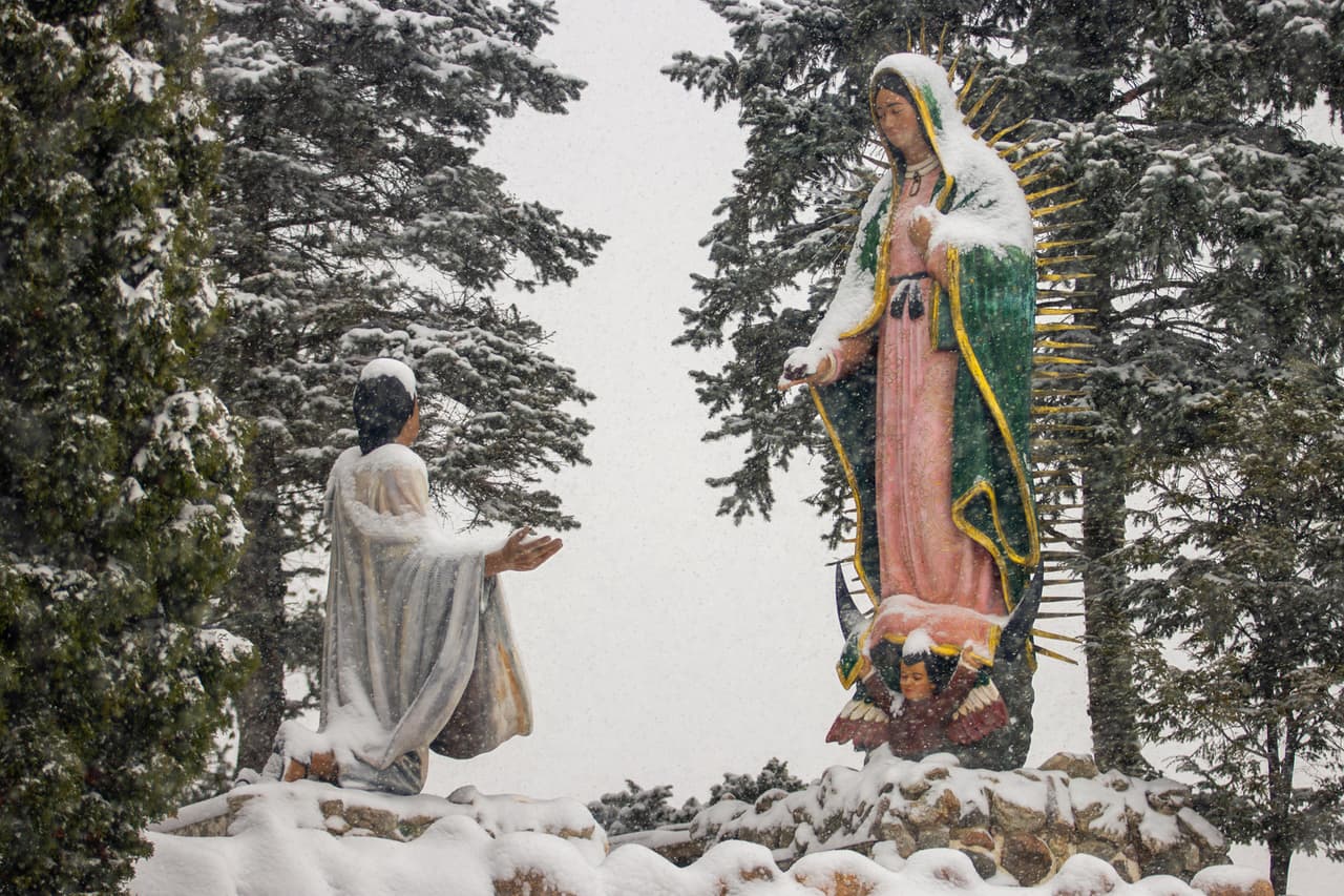 El sábado, 29 de noviembre, miembros del Rito de Iniciación Cristiana de Adultos (RICA) acompañaron a la Iglesia Católica Santa Emily en una peregrinación rumbo al Santuario, marcando
<b>así el inicio oficial de la temporada.</b>