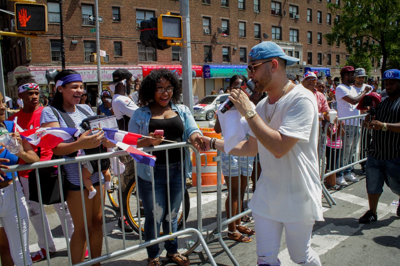 La música, la alegría y el orgullo dominicano fueron los protagonistas del vigésimo séptimo Desfile Dominicano en el Bronx.