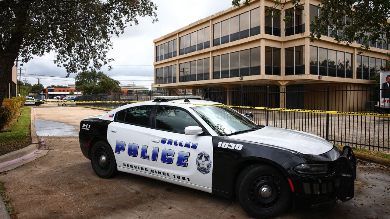 La supuesta evidencia hallada en azotea, tras ataque a sede de ICE en Dallas