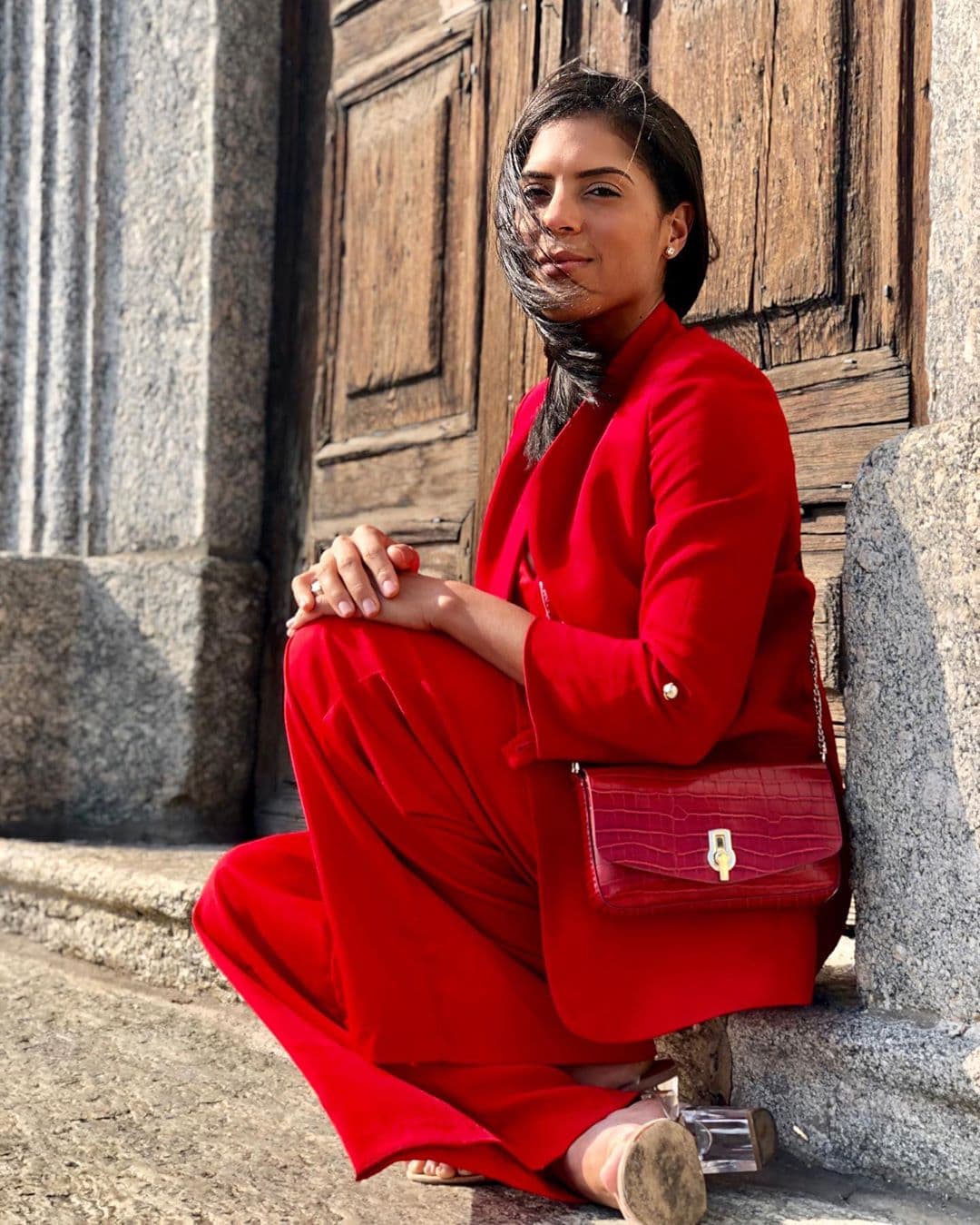 En su último viaje a Italia decidió ir totalmente al natural. Aquí vemos a Francisca posando en las empedradas calles europeas con el cabello libre.