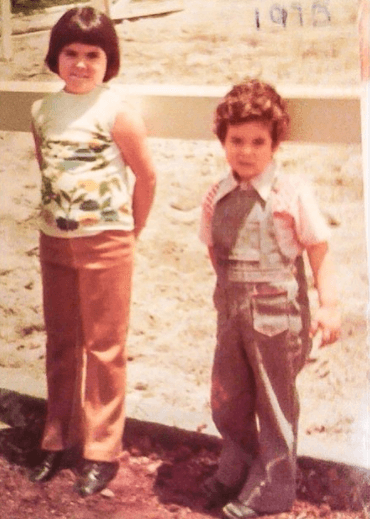 Aquí lo vemos más grandecito. Parece muy serio, pero le encanta hacer reír a todos.