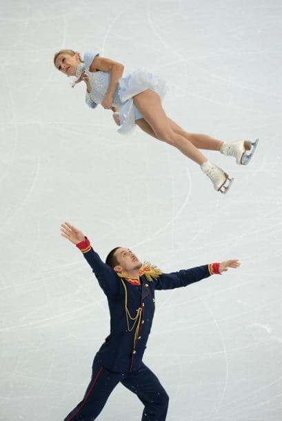 Los rusos Maxim Trankov y Tatiana Volosozhar, durante su performance de patín artistico durante los JJOO de invierno.