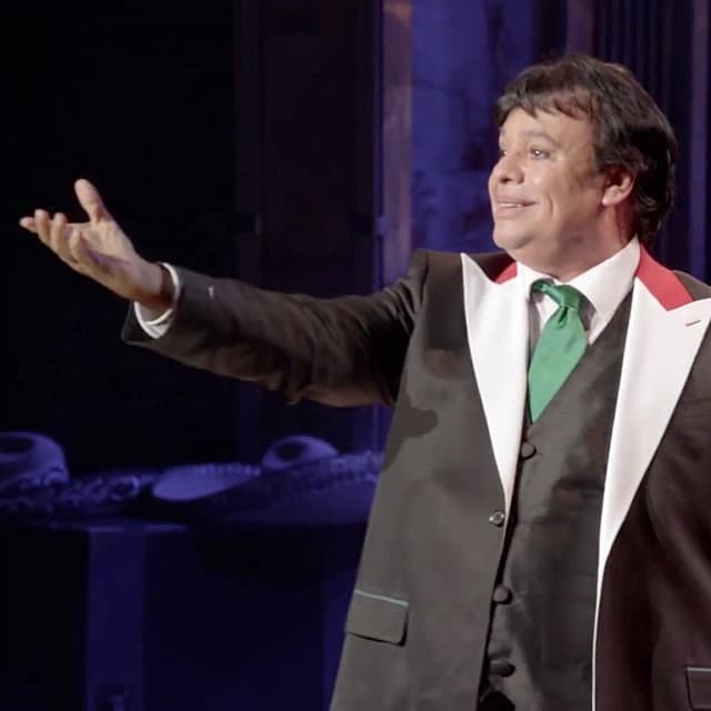 En 1977 grabó su segundo disco acompañado de mariachi al que denominó "Juan Gabriel con mariachi Vol.II", en el que incluyó éxitos como "Otra vez me enamoré".