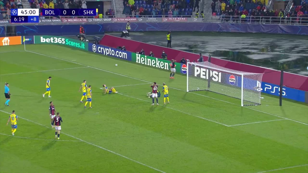 ¡TIRO ATAJADO! disparo por Santiago Castro.