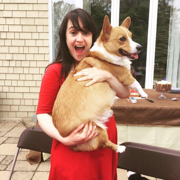 Mara dice que se considera sólo un 2 en la escala de Kinsey (mayormente heterosexual) pero quiso resaltar su apoyo a la comunidad en estos tiempos de tanto odio y homofobia.