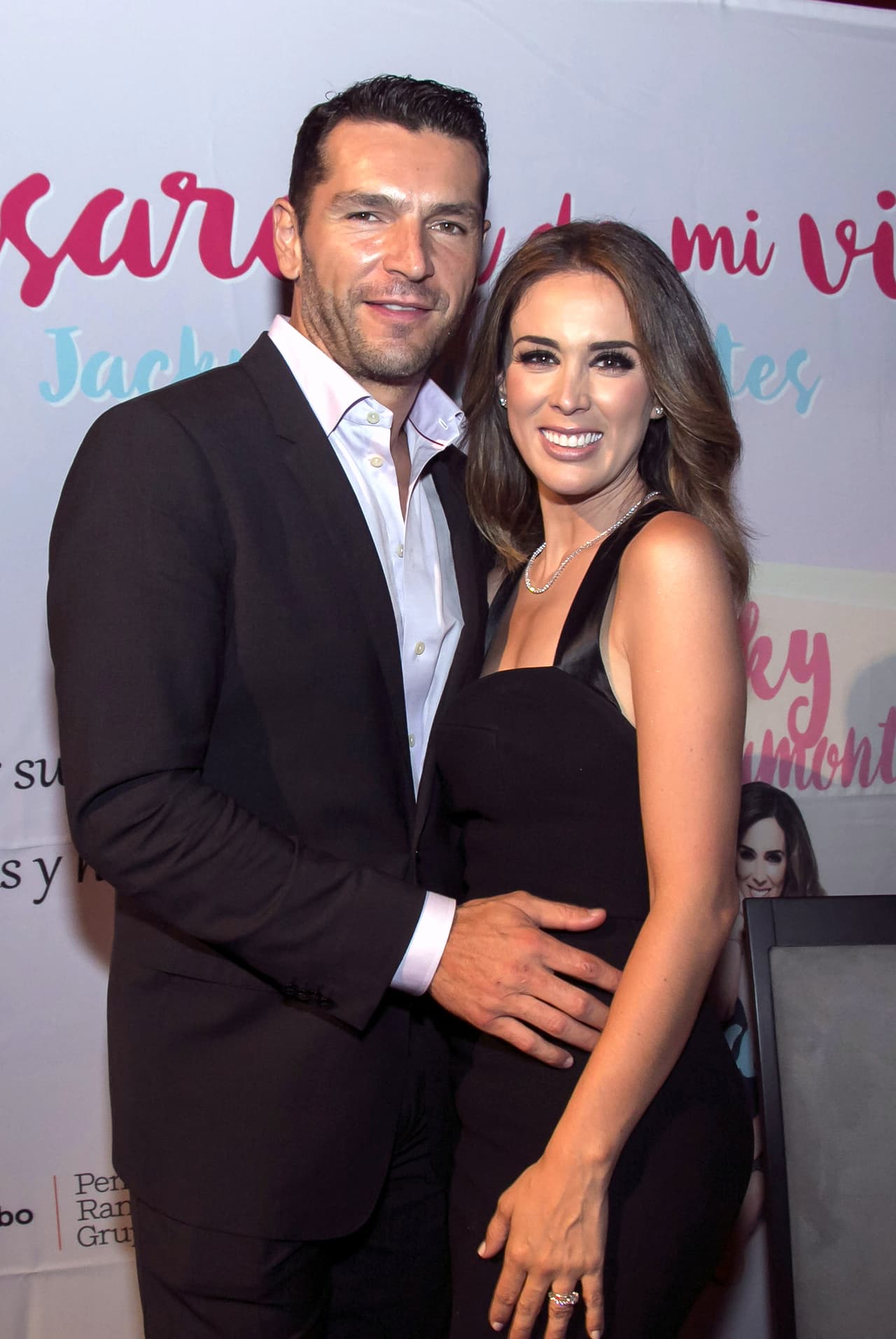 Hoy en día
<a href="http://www.univision.com/temas/jacqueline-bracamontes"> <b>Jacqueline Bracamontes</b></a>
<b> </b>está casada con 
<b>Martín Fuentes</b> y tienen 3 hermosas hijas, mientras que 
<a href="http://www.univision.com/temas/valentino-lanus"><b>Valentino Lanús</b></a> tiene una hija con su bella novia.