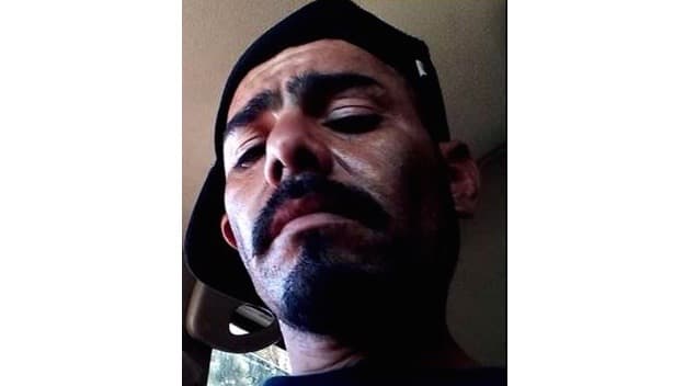 Policía de Bakersfield busca hombre hispano por asalto con un arma mortal