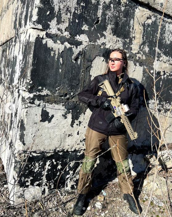 El 'airsoft' se trata de una actividad lúdica, recreativa y deportiva, basada en el cumplimiento de objetivos a través de estrategias y suelen usarse réplicas de rifles.
<br>