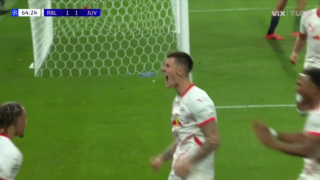 ¡Doblete de Benjamin Šeško! VAR da penal al Leipzig