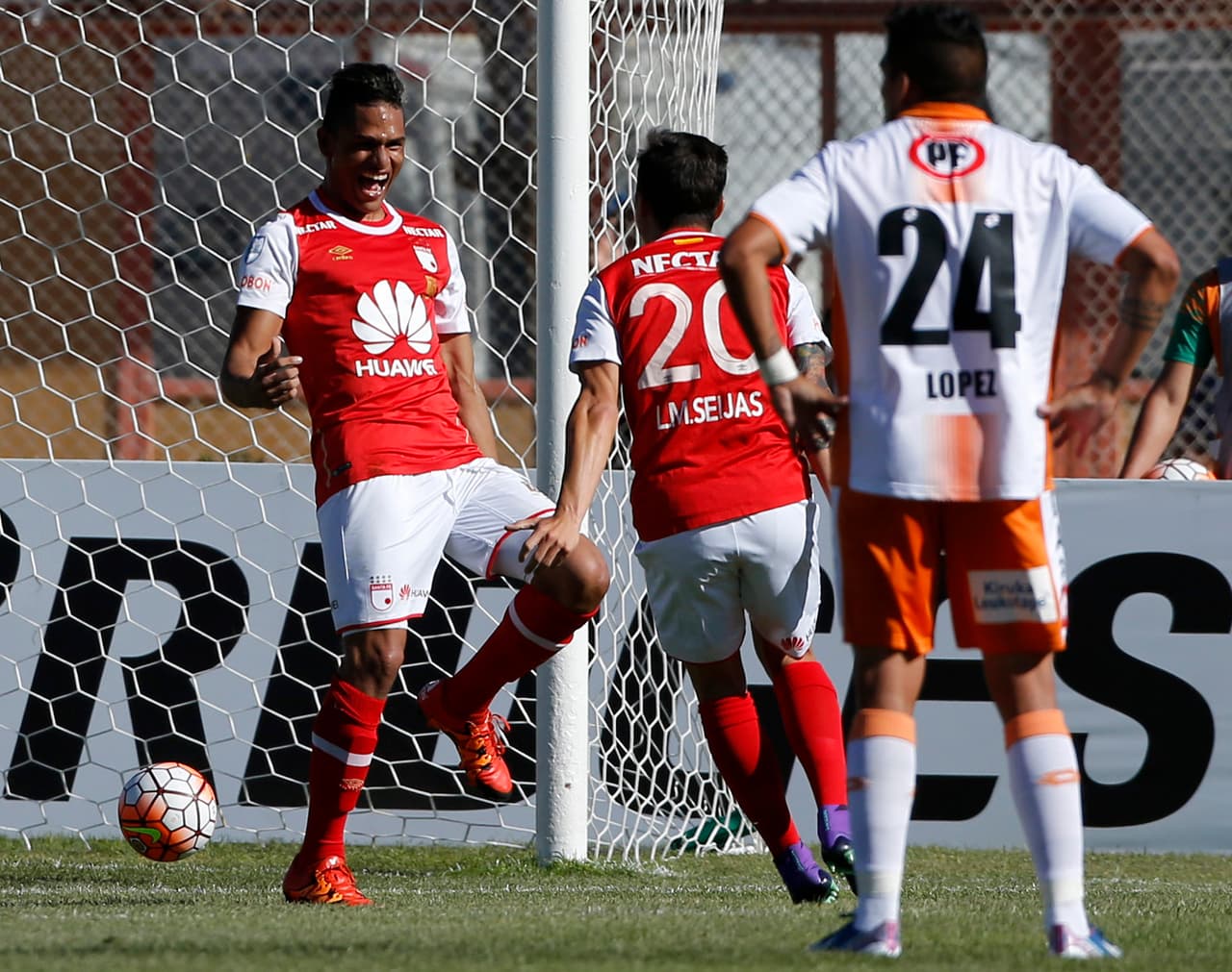 Independiente Santa Fe golea y deja fuera a Cobresal de la Copa Libertadores