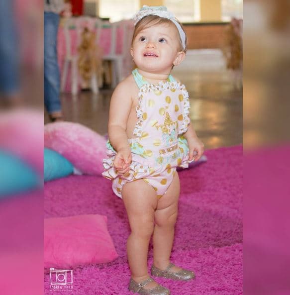 La hermosa Kamilia Thompson Colón nació el 27 de agosto de 2015 y su primer cumpleaños fue celebrado por todo lo alto. Su primer cumpleaños fue una fiesta por todo lo alto.