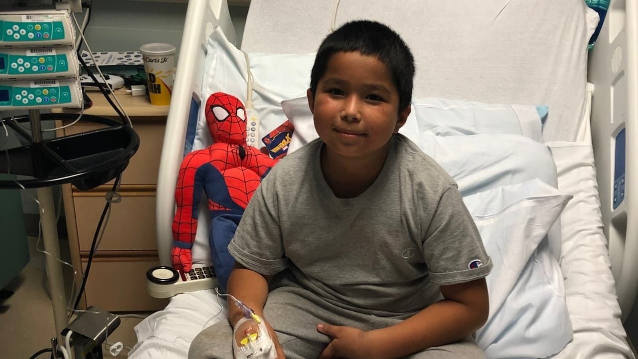 "Tiene menos de la mitad de sangre": Niño de 8 años sufre una extraña enfermedad