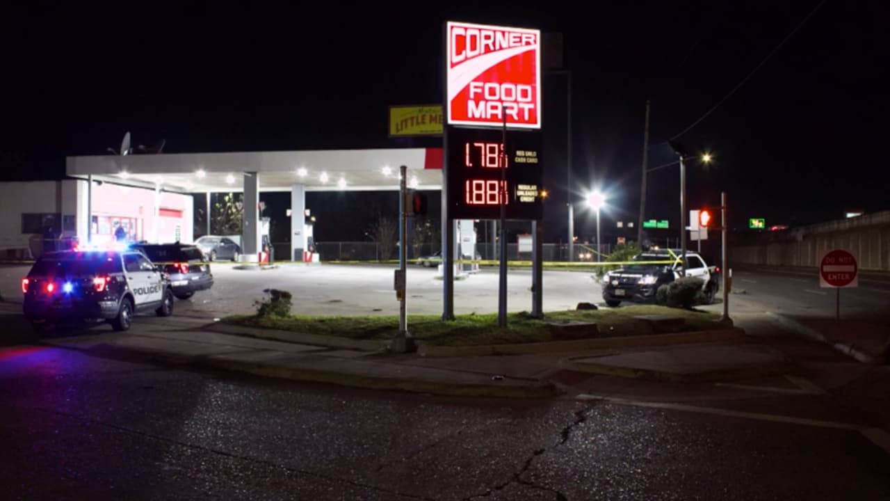 Tiroteo en una gasolinera en el norte de Houston, hay una mujer grave
