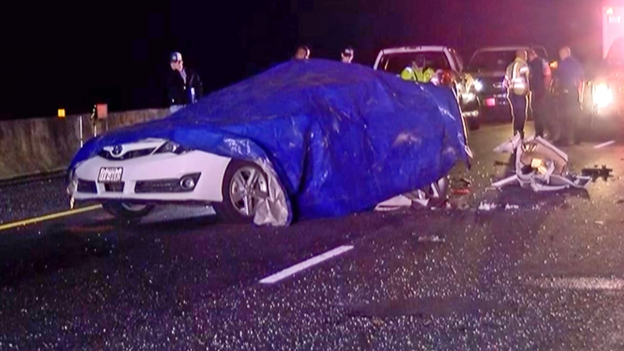 Los jóvenes viajaban en los asientos traseros de un Toyota Camry y sus padres iban al frente, pero al momento del impacto el auto estaba detenido al final de una fila de carros que esperaban a que reabrirán los carriles de la autopista 1-69 hacia el sur, cerca del río San Jacinto.